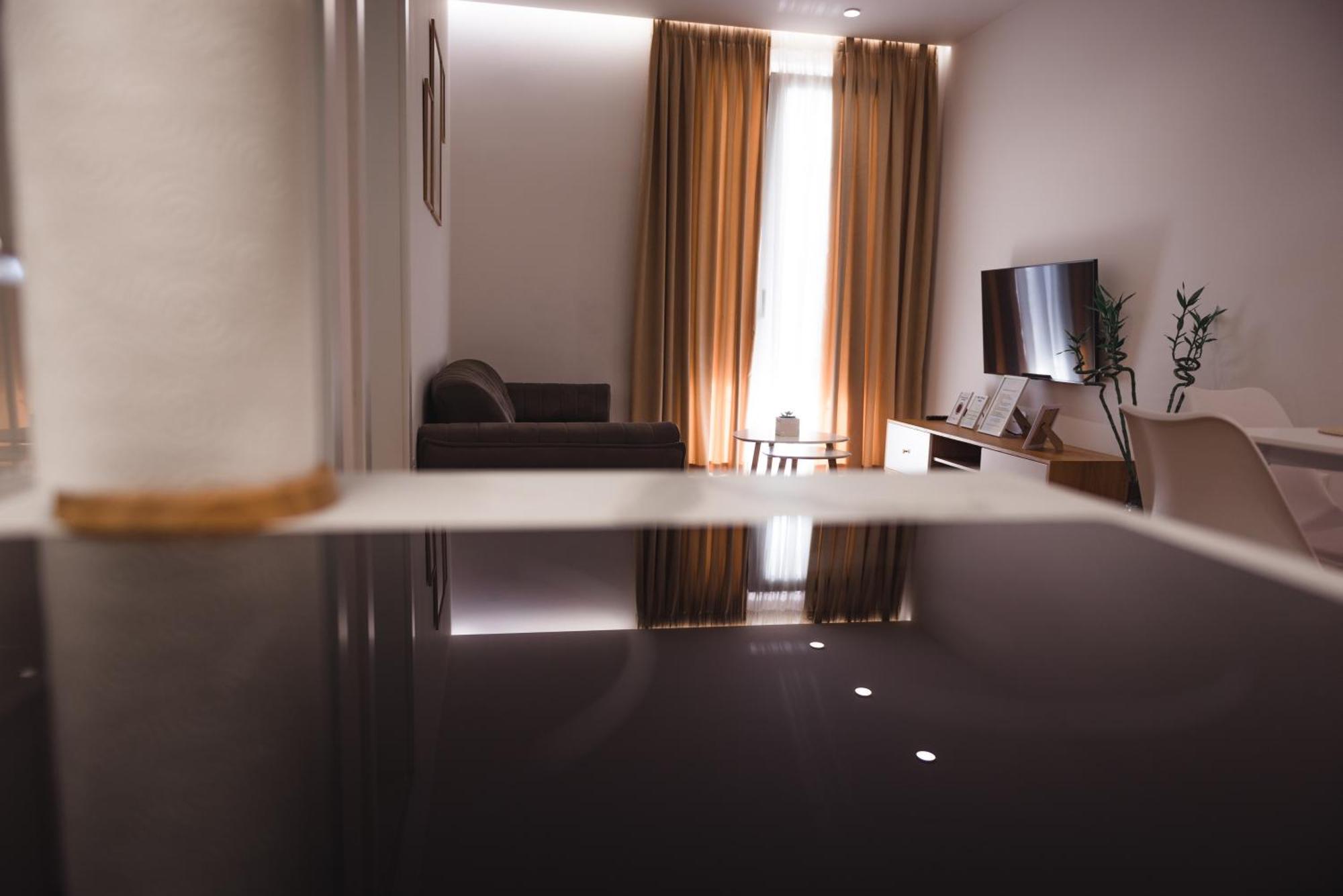 Tam Centre Luxury Serviced Apartments Tirana Esterno foto