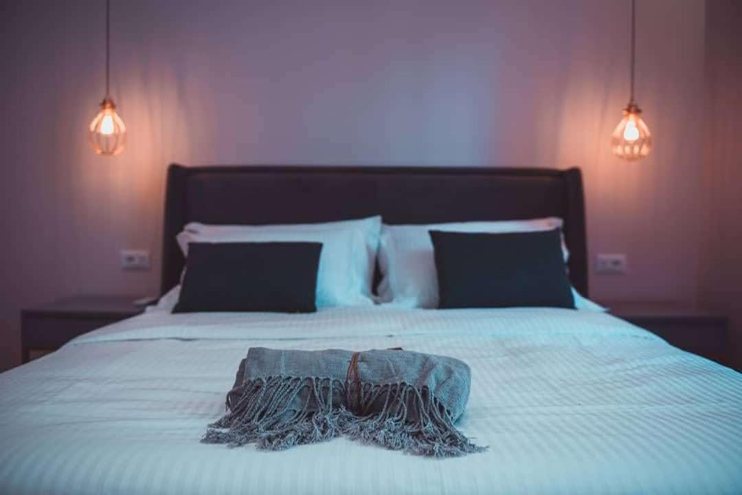 Tam Centre Luxury Serviced Apartments Tirana Esterno foto